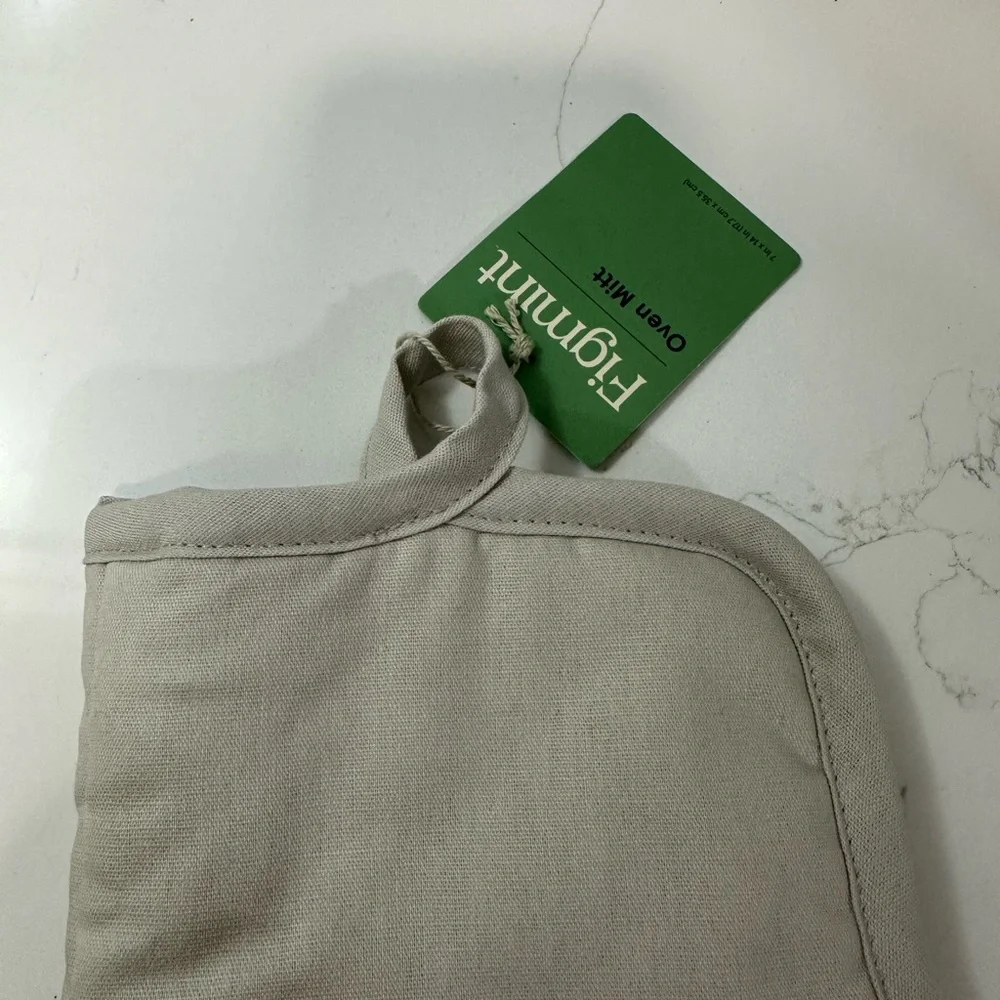 Figmint Oven Mitt Light Gray 100%Cotton terry lining and silicone grip NWT